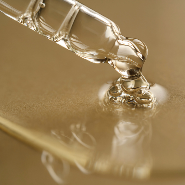 Brightening beauty oil with rose and cinnamon for dry, uneven, or dull skin.